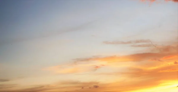 Sfondo Del Cielo Alla Luce Del Sole Cielo Blu Bianco — Foto Stock