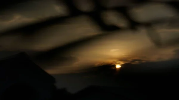 Ήλιος Έδυσε Στη Μέση Ενός Θαυματουργού Ουρανού Καλοκαιρινό Βράδυ Σαν — Φωτογραφία Αρχείου