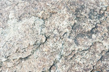 Yüksek çözünürlüklü sert beyaz granit taş dokusu. Yüzeyde derin mineral damarlar, kristal desenler var.,