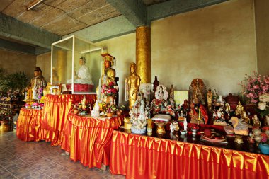 Chumphon, Tayland - 9 Ağustos 2014: Wat Kaew Prasert 'in Güzelliği (Wat Tha At) veya Prathiu İlçesindeki Kuan Yin Tapınağı Turizm merkezi