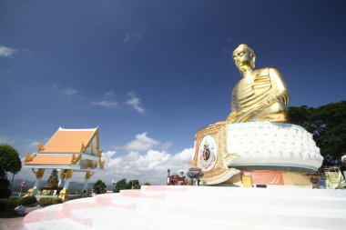 Thongchai Dağı 'ndaki Wat Tang Sai Tapınağı' ndaki Altın Buda Tayland 'ın Khiri Khan Eyaleti' nde. 