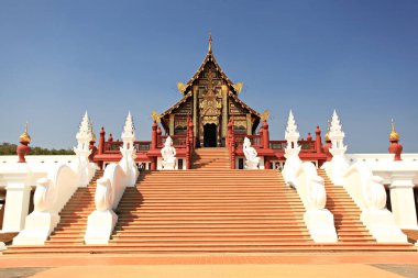 Chiang Mai, Tayland - 24 Aralık 2014: Royal Pavilion (Ho Kum Luang) Lanna tarzı köşk Royal Flora Rajapruek Park botanik bahçesi 