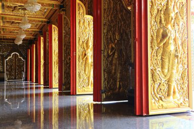 Uthai Thani, Tayland - 10 Ocak 2024: Prasat Thong-Kam veya Prasat Kanchanapisek in Wat Tha Sung Temple (Wat Chantaram)