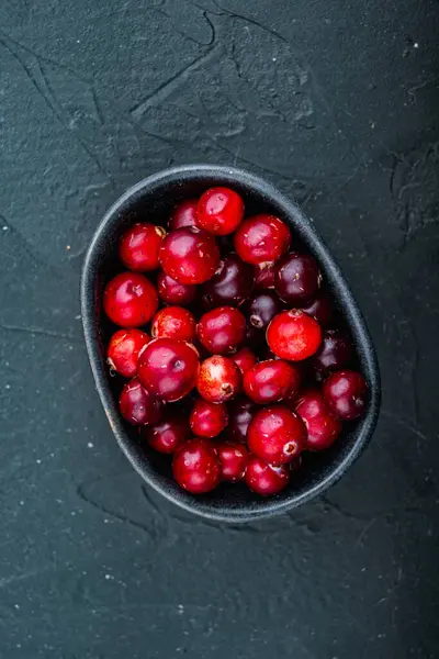 Cranberry Baga Vermelha Madura Tigela Vista Superior Fundo Preto — Fotografia de Stock