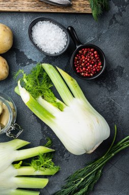 Rezene kökleri, gri arkaplanda, üst görünümde