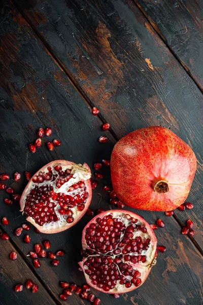 Ripe Pomegranate Juicy Seeds Old Wooden Table Flat Lay Space — Stock Photo, Image