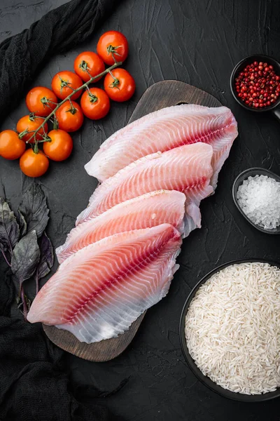 Rauwe Witte Vis Tilapia Met Basmatirijst Kerstomaten Ingrediënten Zwarte Achtergrond — Stockfoto