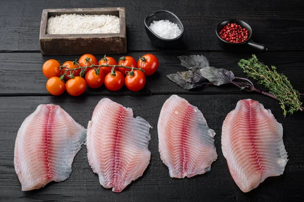 Witte Visfilet Met Ingrediënten Van Basmatirijst Kerstomaten Zwarte Houten Tafel — Stockfoto