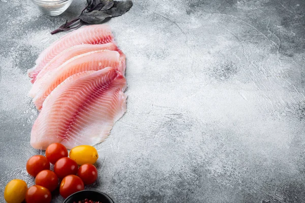 Rauwe Witte Vis Tilapia Met Basmatirijst Kerstomaten Ingrediënten Grijze Achtergrond — Stockfoto