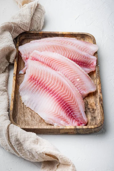 Rauwe Tilapia Vis Filet Vlees Delen Witte Achtergrond — Stockfoto