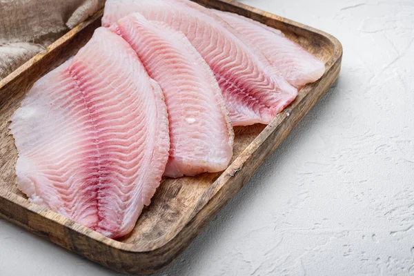 Witte Tilapia Visfilet Sneden Witte Achtergrond Met Kopieerruimte Voor Tekst — Stockfoto