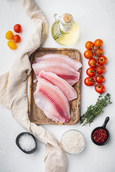 Witte Visfilet Met Ingrediënten Van Basmatirijst Kerstomaten Witte Achtergrond Bovenaanzicht — Stockfoto