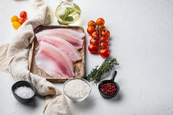 Witte Visfilet Met Ingrediënten Van Basmatirijst Kerstomaten Witte Achtergrond Met — Stockfoto