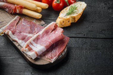 Lezzetli haon seti, siyah ahşap masa üzerinde metin için kopyalama alanı ile