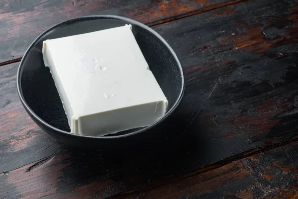 Rauwe Biologische Witte Feta Kaasset Oude Houten Tafel Met Kopieerruimte — Stockfoto