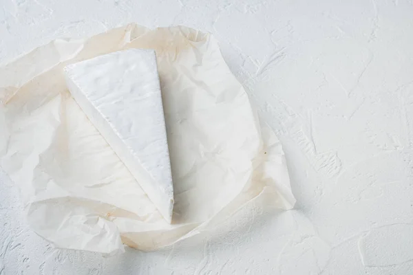 Tipo Juego Queso Brie Sobre Fondo Blanco Con Espacio Copia — Foto de Stock