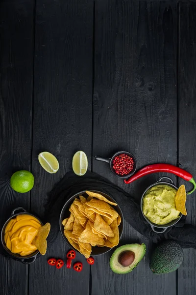 Lanche Crocante Mexicano Batatas Fritas Nachos Molhos Abacate Guacamole Queijo — Fotografia de Stock