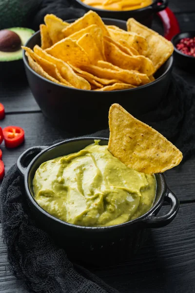 Guacamole Tradicional Mexicano Salsa Aguacate Picante Tazón Sobre Fondo Madera — Foto de Stock