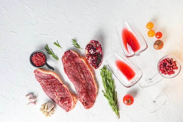 Filetes Res Ecológicos Picanha Con Romero Granos Pimienta Granada Cerca —  Fotos de Stock