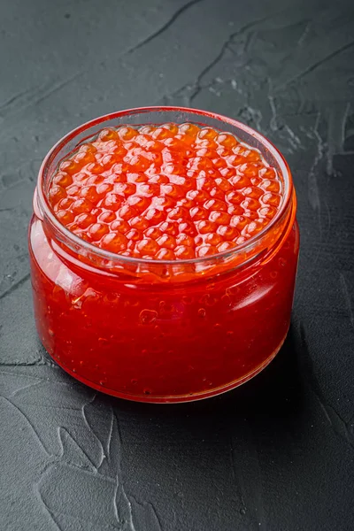 Tarro Caviar Rojo Sobre Fondo Negro — Foto de Stock