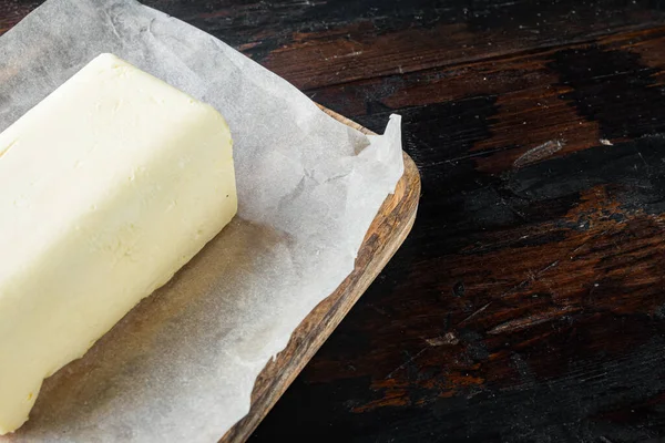 Pacote Manteiga Fresca Fundo Mesa Madeira Escura Velha Com Espaço — Fotografia de Stock