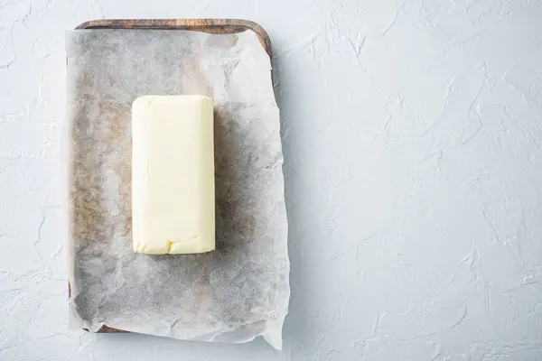 Bloco Manteiga Fresca Sobre Fundo Branco Vista Superior Plana Leigos — Fotografia de Stock