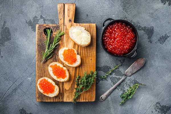 Canape Red Salmon Caviar Újévi Szürke Háttér Felső Nézet Lapos — Stock Fotó