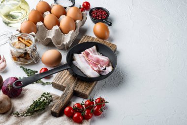 Kahvaltı yumurta bileşenleri karıştırılır, beyaz arka planda, metin kopyalama alanı ile