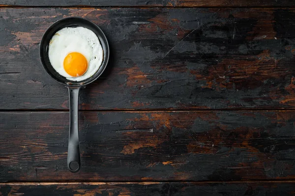 Ovos Fritos Com Bacon Legumes Definidos Frigideira Ferro Fundido Velho — Fotografia de Stock