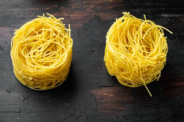 Unbekanntes Italienisches Tagliolini Pasta Set Auf Altem Dunklen Holztisch — Stockfoto