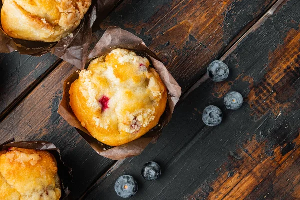 Muffin Aux Myrtilles Sur Vieux Fond Table Bois Sombre Vue — Photo