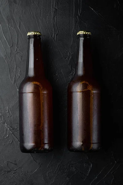 Zestaw Butelek Piwa Czarnym Kamiennym Tle Widok Góry Płaski Leżak — Zdjęcie stockowe