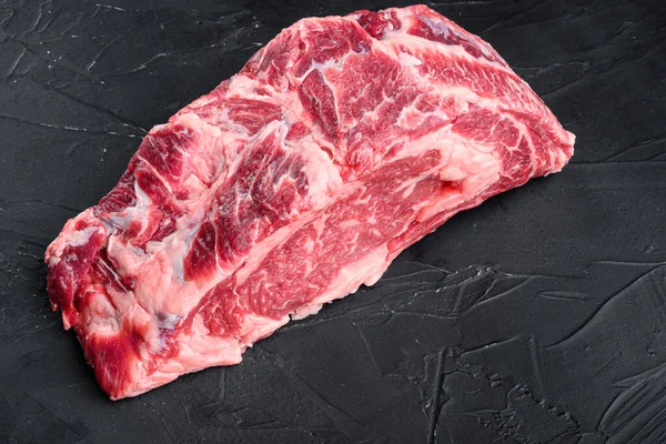 Бифштекс Говяжьего Мяса Отделанный Мрамором Фоне Черного Камня — стоковое фото