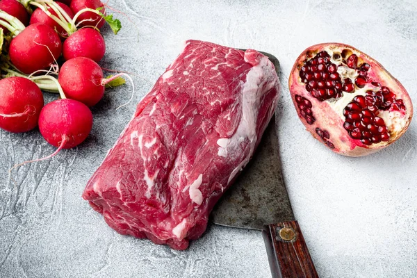 Organiczne Mięso Wołowe Surowy Stek Zestaw Filet Mignon Cięcia Szarym — Zdjęcie stockowe
