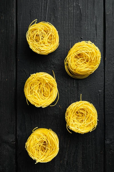 Pasta Set Für Engelshaar Auf Schwarzem Holzhintergrund Von Oben Flach — Stockfoto