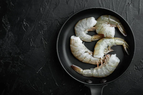 Conjunto Gambas Tigre Crudo Sobre Fondo Piedra Negra Vista Superior — Foto de Stock