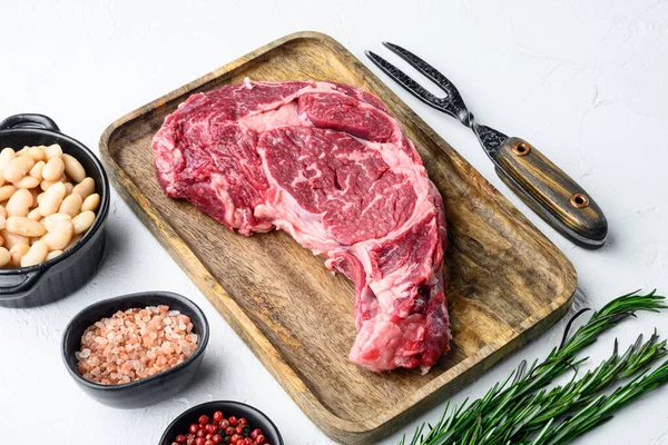 Syrové Žebírko Oko Hovězí Mramorované Maso Steak Pepřem Bylinkami Set — Stock fotografie