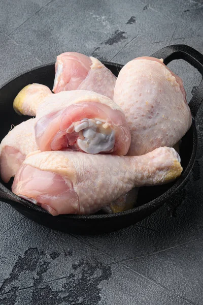 Ayam Yang Belum Dimasak Thigh Atau Kaki Stik Drum Diatur — Stok Foto