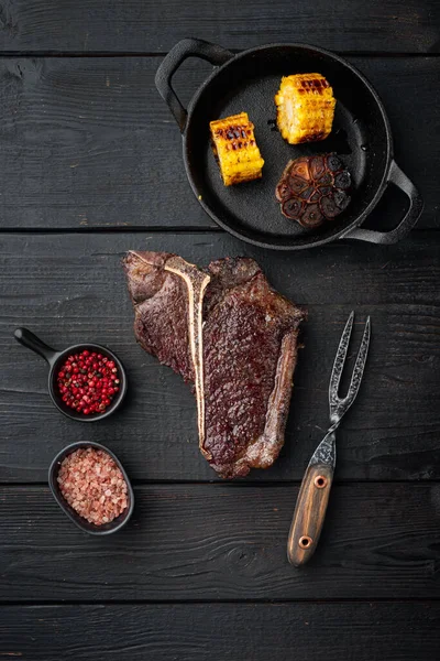 Carne Res Envejecida Bone Steak Jugoso Filete Cocido Con Romero —  Fotos de Stock