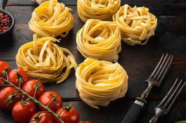 Makarna malzemeleri. Tagliatelle. İtalyan yemek malzemeleri seti.