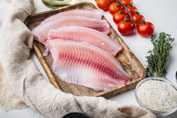 Rauwe Witte Vis Tilapia Met Basmatirijst Kerstomaten Ingrediënten Witte Achtergrond — Stockfoto