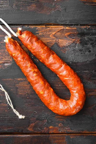 Salchicha Chorizo Sobre Fondo Madera Oscura — Foto de Stock