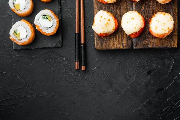 Rollo Sushi Filadelfia Con Salmón Anguila Ahumada Aguacate Set Queso — Foto de Stock