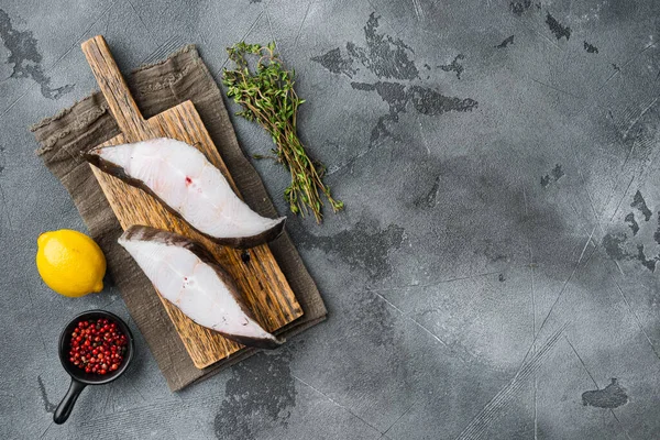 Pedaço Peixe Alabote Cru Fresco Conjunto Com Ingredientes Ervas Alecrim — Fotografia de Stock