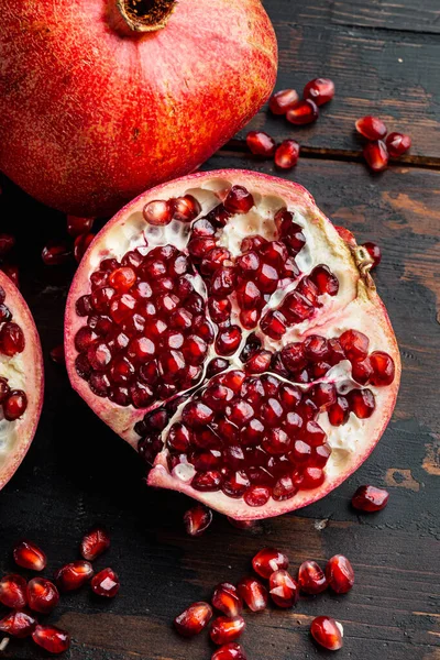 Ripe Pomegranate Juicy Seeds Old Wooden Table — Stock Photo, Image