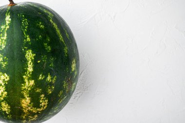 Karpuz seti, beyaz taş masa arkaplanı, metin için kopyalama alanı