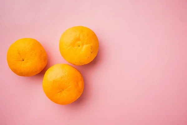Fresh Organic Orange Fruit Set Pink Textured Summer Background Top — Stock Photo, Image