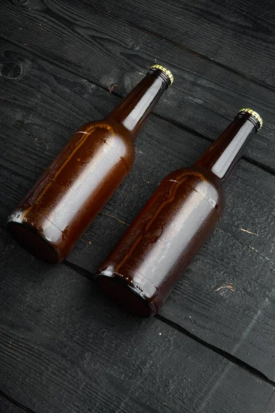 Set Botellas Cerveza Sobre Fondo Madera Negro Con Espacio Copia —  Fotos de Stock