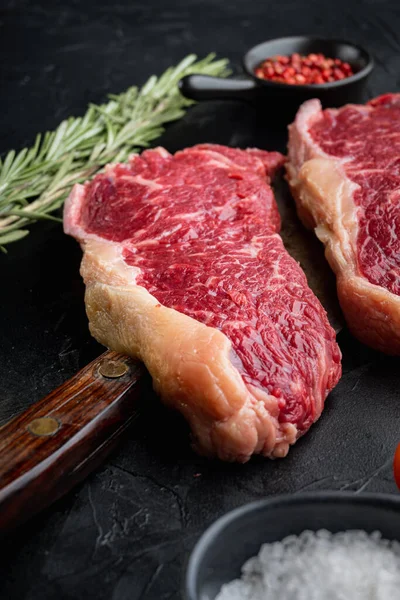 Top Sirloin Rundvlees Steaks Gesneden Zwarte Achtergrond — Stockfoto