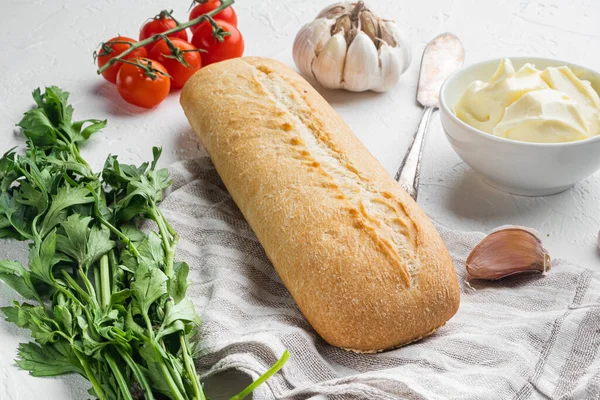 Ingredientes Para Sanduíche Com Manteiga Ervas Baguete Sobre Fundo Mesa — Fotografia de Stock
